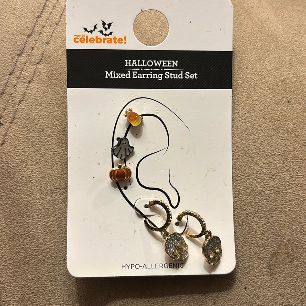 Set fonhalloween earrings Walmart never worn